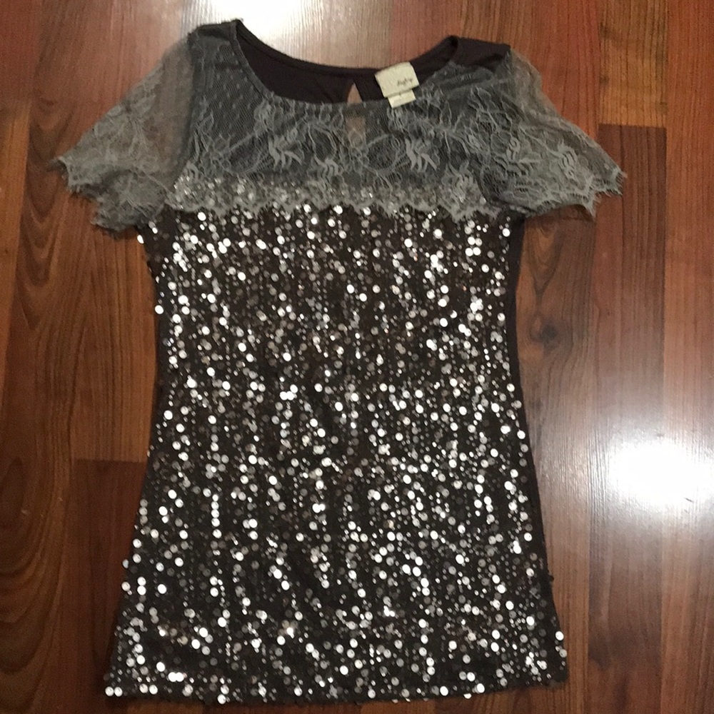 Brown daytrip top with lace and sequins